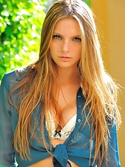 Laurie the nude perky teen