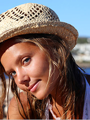 Mango A shows off her gorgeous tan and fit body by the beach