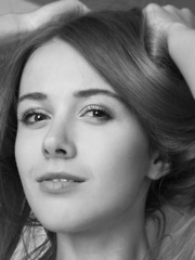 With a cheerful, fun and vivacious personality, Lina Diamond sheds her floral dress and showcase her adorable, nubile goods in front of the camera wit