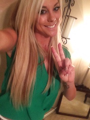 Gisele shows off some of her sexy summer candids from her phone